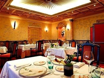 Logis Restaurant Le Medicis 3* Blois
